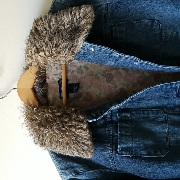 Vintage Denim Faux Fur Trimmed Jean Jacket American Eage Size Large - Picture 3 of 6
